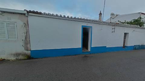 MORADIA T4 - COM TERRAÇO - COM JARDIM E POÇO - NO CENTRO DO AZINHAL EM CASTRO MARIM - ALGARVE