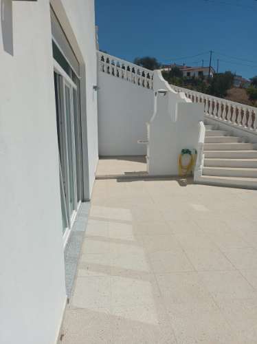 MORADIA ISOLADA COM PISCINA, TERRENO DE 2.250 M2, COMÉRCIO E ARMAZÉM