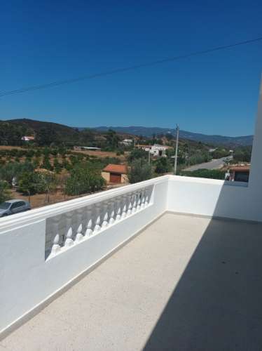 MORADIA ISOLADA COM PISCINA, TERRENO DE 2.250 M2, COMÉRCIO E ARMAZÉM