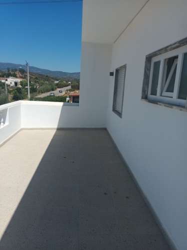 MORADIA ISOLADA COM PISCINA, TERRENO DE 2.250 M2, COMÉRCIO E ARMAZÉM