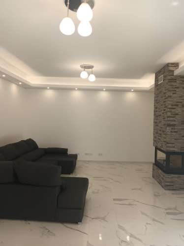 MORADIA ISOLADA COM PISCINA, TERRENO DE 2.250 M2, COMÉRCIO E ARMAZÉM