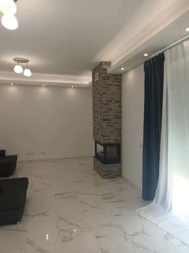 MORADIA ISOLADA COM PISCINA, TERRENO DE 2.250 M2, COMÉRCIO E ARMAZÉM