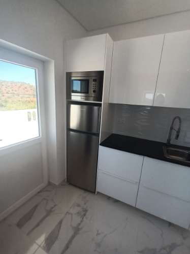 MORADIA ISOLADA COM PISCINA, TERRENO DE 2.250 M2, COMÉRCIO E ARMAZÉM