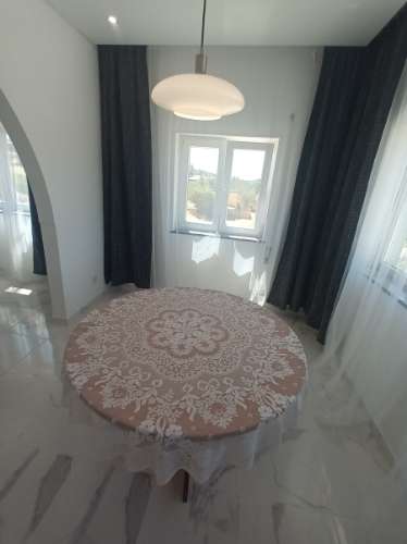 MORADIA ISOLADA COM PISCINA, TERRENO DE 2.250 M2, COMÉRCIO E ARMAZÉM