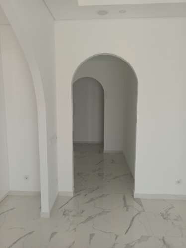 MORADIA ISOLADA COM PISCINA, TERRENO DE 2.250 M2, COMÉRCIO E ARMAZÉM