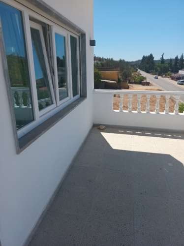 MORADIA ISOLADA COM PISCINA, TERRENO DE 2.250 M2, COMÉRCIO E ARMAZÉM