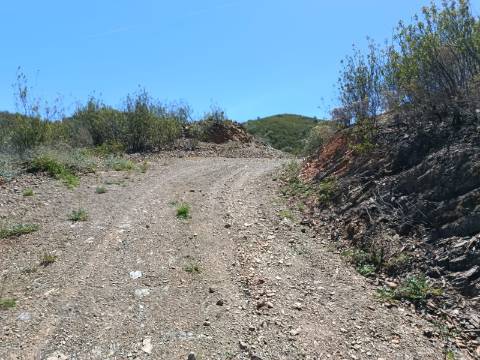 TERRENO COM 12.800 M2 - PRÓXIMO A CORTE DO GAGO EM CASTRO MARIM - ALGARVE