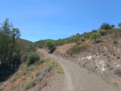TERRENO COM 12.800 M2 - PRÓXIMO A CORTE DO GAGO EM CASTRO MARIM - ALGARVE