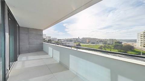 Apartamento Duplex 3 quartos vista mar num condomínio dotado de beleza única!