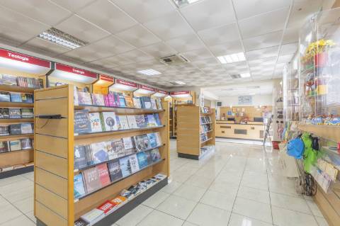 Moradia T5+5+2 no Areeiro (Avenida Almirante Gago Coutinho)