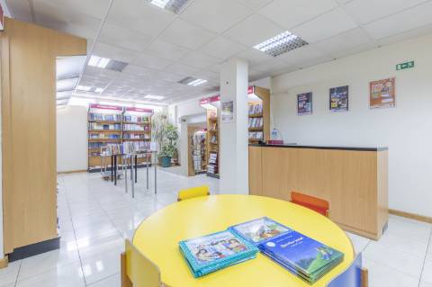 Moradia T5+5+2 no Areeiro (Avenida Almirante Gago Coutinho)