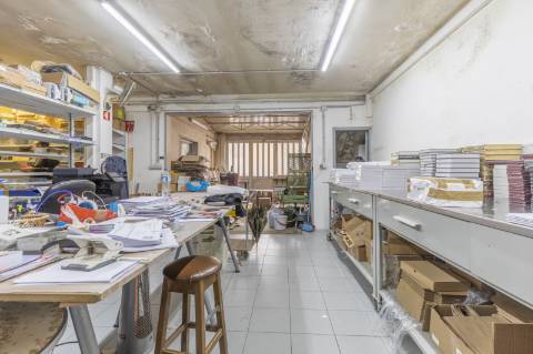 Moradia T5+5+2 no Areeiro (Avenida Almirante Gago Coutinho)