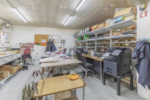 Moradia T5+5+2 no Areeiro (Avenida Almirante Gago Coutinho)