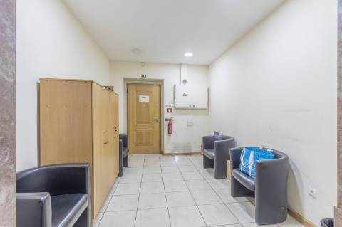 Moradia T5+5+2 no Areeiro (Avenida Almirante Gago Coutinho)