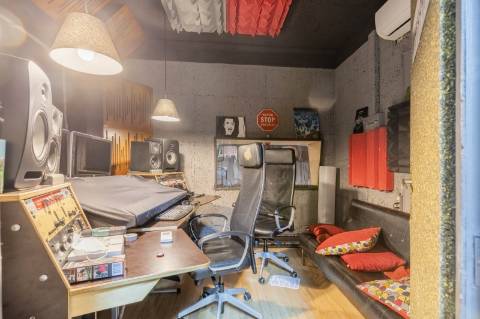 Moradia T5+5+2 no Areeiro (Avenida Almirante Gago Coutinho)