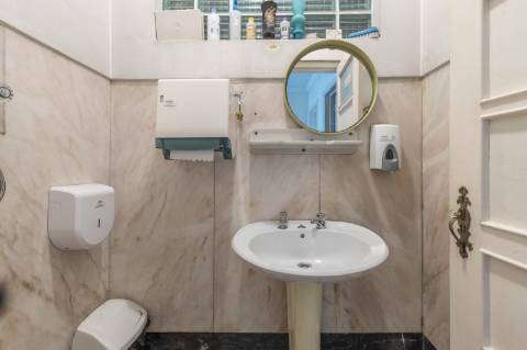 Moradia T5+5+2 no Areeiro (Avenida Almirante Gago Coutinho)