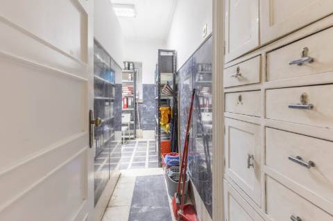 Moradia T5+5+2 no Areeiro (Avenida Almirante Gago Coutinho)