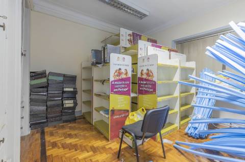 Moradia T5+5+2 no Areeiro (Avenida Almirante Gago Coutinho)