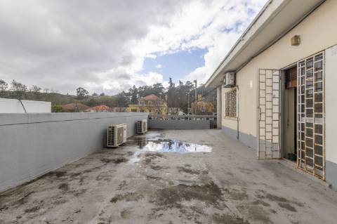 Moradia T5+5+2 no Areeiro (Avenida Almirante Gago Coutinho)