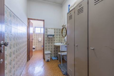 Moradia T5+5+2 no Areeiro (Avenida Almirante Gago Coutinho)