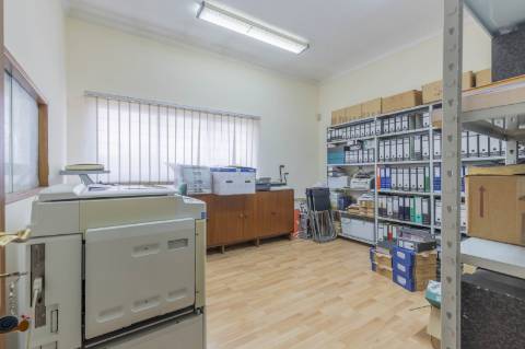 Moradia T5+5+2 no Areeiro (Avenida Almirante Gago Coutinho)