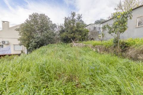 Moradia T5+5+2 no Areeiro (Avenida Almirante Gago Coutinho)