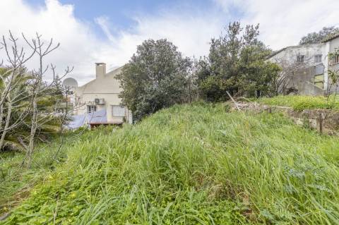 Moradia T5+5+2 no Areeiro (Avenida Almirante Gago Coutinho)