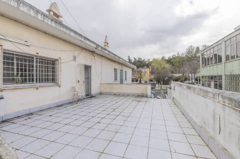 Moradia T5+5+2 no Areeiro (Avenida Almirante Gago Coutinho)