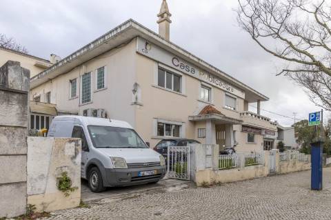 Moradia T5+5+2 no Areeiro (Avenida Almirante Gago Coutinho)