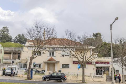 Moradia T5+5+2 no Areeiro (Avenida Almirante Gago Coutinho)