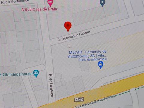 GARAGEM PARA CARRO E MOTO - ÁGUA, LUZ E ESGOTOS - ACESSO DIRETO À RUA - HORTAS - VILA REAL DE SANTO ANTONIO