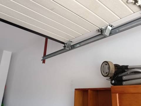 GARAGEM PARA CARRO E MOTO - ÁGUA, LUZ E ESGOTOS - ACESSO DIRETO À RUA - HORTAS - VILA REAL DE SANTO ANTONIO