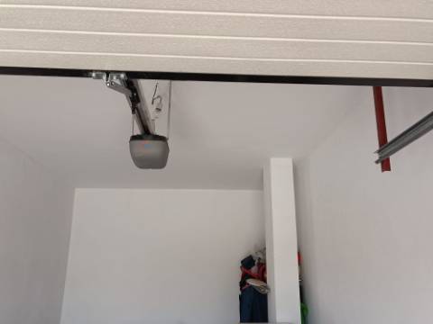 GARAGEM PARA CARRO E MOTO - ÁGUA, LUZ E ESGOTOS - ACESSO DIRETO À RUA - HORTAS - VILA REAL DE SANTO ANTONIO