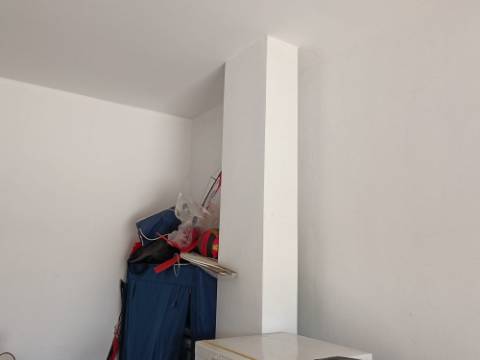 GARAGEM PARA CARRO E MOTO - ÁGUA, LUZ E ESGOTOS - ACESSO DIRETO À RUA - HORTAS - VILA REAL DE SANTO ANTONIO