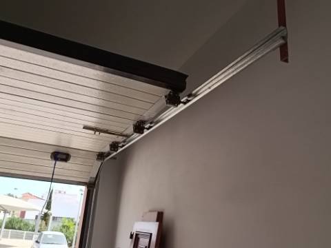 GARAGEM PARA CARRO E MOTO - ÁGUA, LUZ E ESGOTOS - ACESSO DIRETO À RUA - HORTAS - VILA REAL DE SANTO ANTONIO