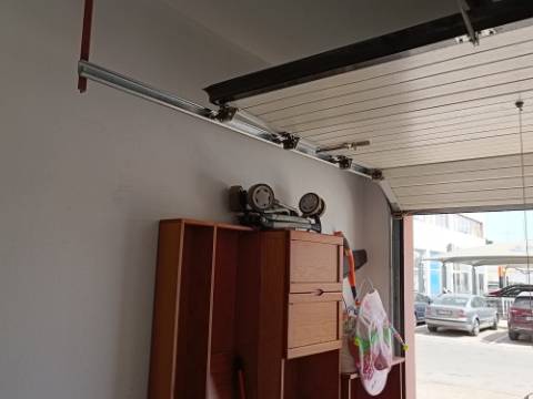 GARAGEM PARA CARRO E MOTO - ÁGUA, LUZ E ESGOTOS - ACESSO DIRETO À RUA - HORTAS - VILA REAL DE SANTO ANTONIO