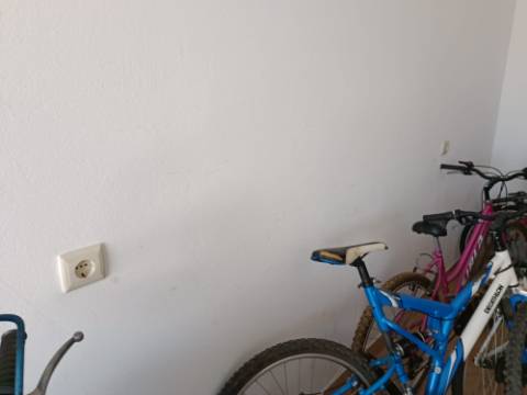 GARAGEM PARA CARRO E MOTO - ÁGUA, LUZ E ESGOTOS - ACESSO DIRETO À RUA - HORTAS - VILA REAL DE SANTO ANTONIO