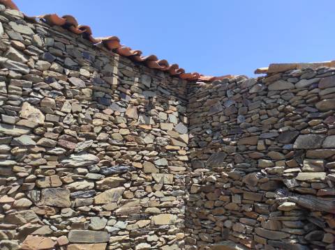 CASA EM PEDRA - COM QUINTAL - ALDEIA CERRO DA VINHA - ALCOUTIM - ALGARVE