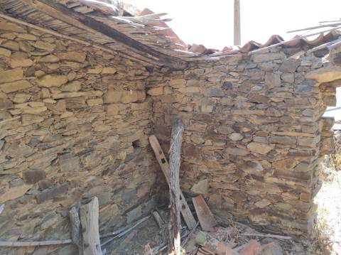 CASA EM PEDRA - COM QUINTAL - ALDEIA CERRO DA VINHA - ALCOUTIM - ALGARVE