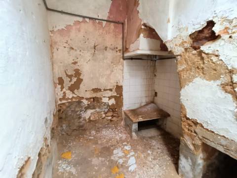 Casa Típica na Baixa de Olhão para recuperar.