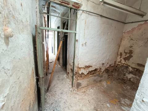 Casa Típica na Baixa de Olhão para recuperar.