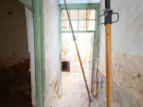 Casa Típica na Baixa de Olhão para recuperar.