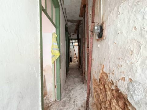 Casa Típica na Baixa de Olhão para recuperar.
