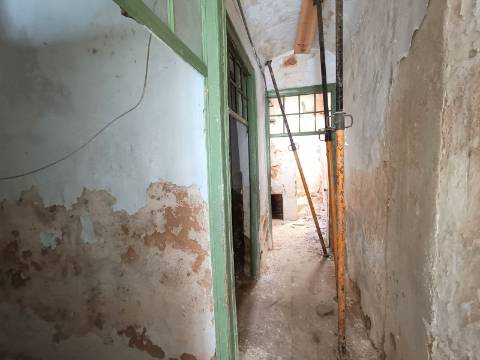 Casa Típica na Baixa de Olhão para recuperar.