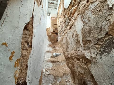 Casa Típica na Baixa de Olhão para recuperar.