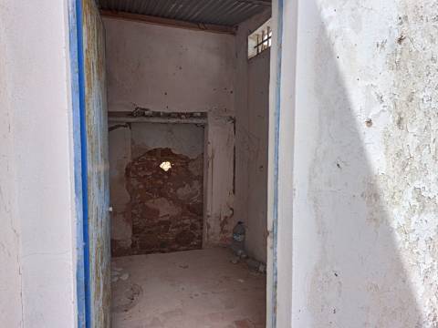 Casa Típica na Baixa de Olhão para recuperar.