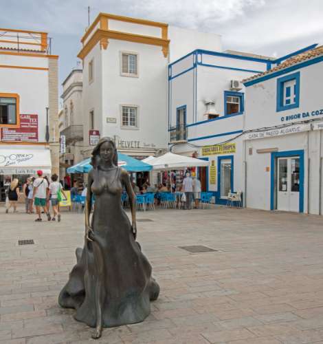Casa Típica na Baixa de Olhão para recuperar.
