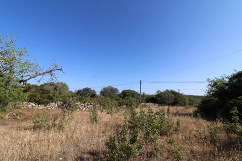 Terreno rústico com 1.640 m2