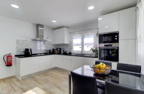 Moradia V2+2 Duplex com garagem, varandas e terraço