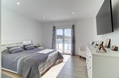 Moradia V2+2 Duplex com garagem, varandas e terraço